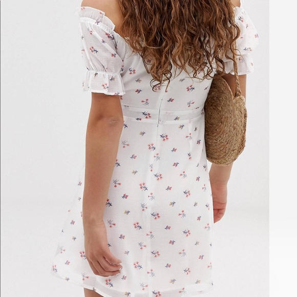 Wild Honey ASOS Cut Out White Floral Dress Never Worn - Picture 3 of 6